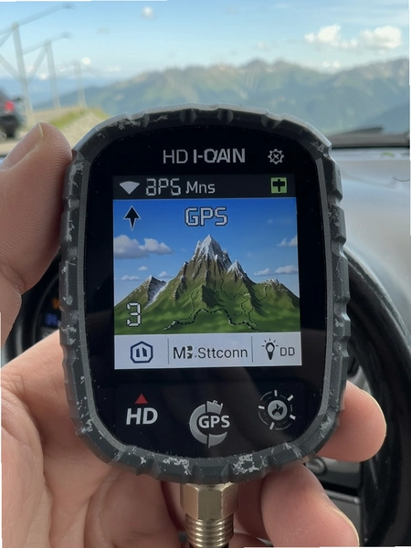 海拔仪HD高度测量 GPS海拔界面
