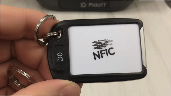 ����Կ�׸�ʽ���հ�NFC��Ƭ����