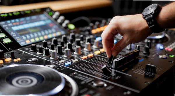 DJ��ʦ ����̨ crossfader ������д